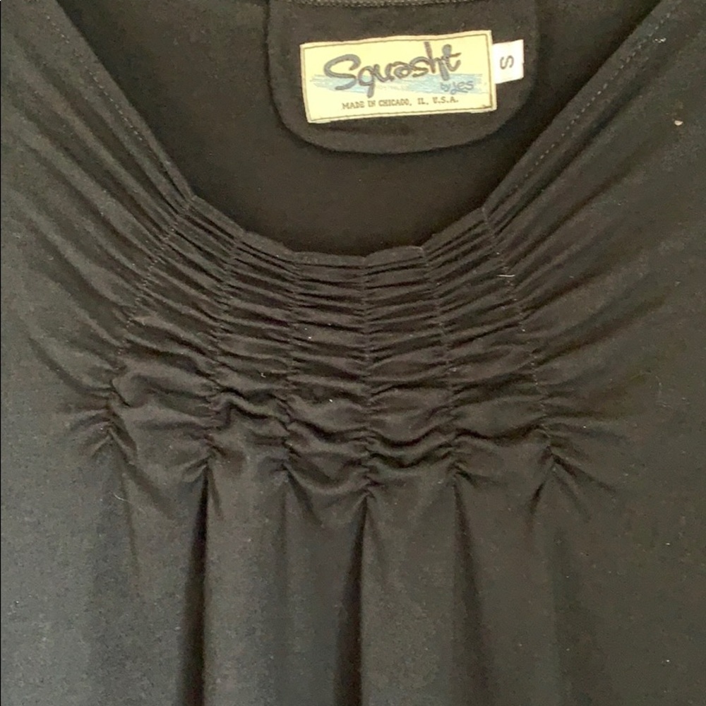 Squasht stretch black top with burgundy cuffs - Picture 4 of 4